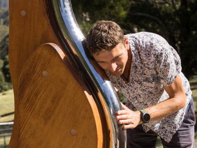 Man listens to the harmonic device